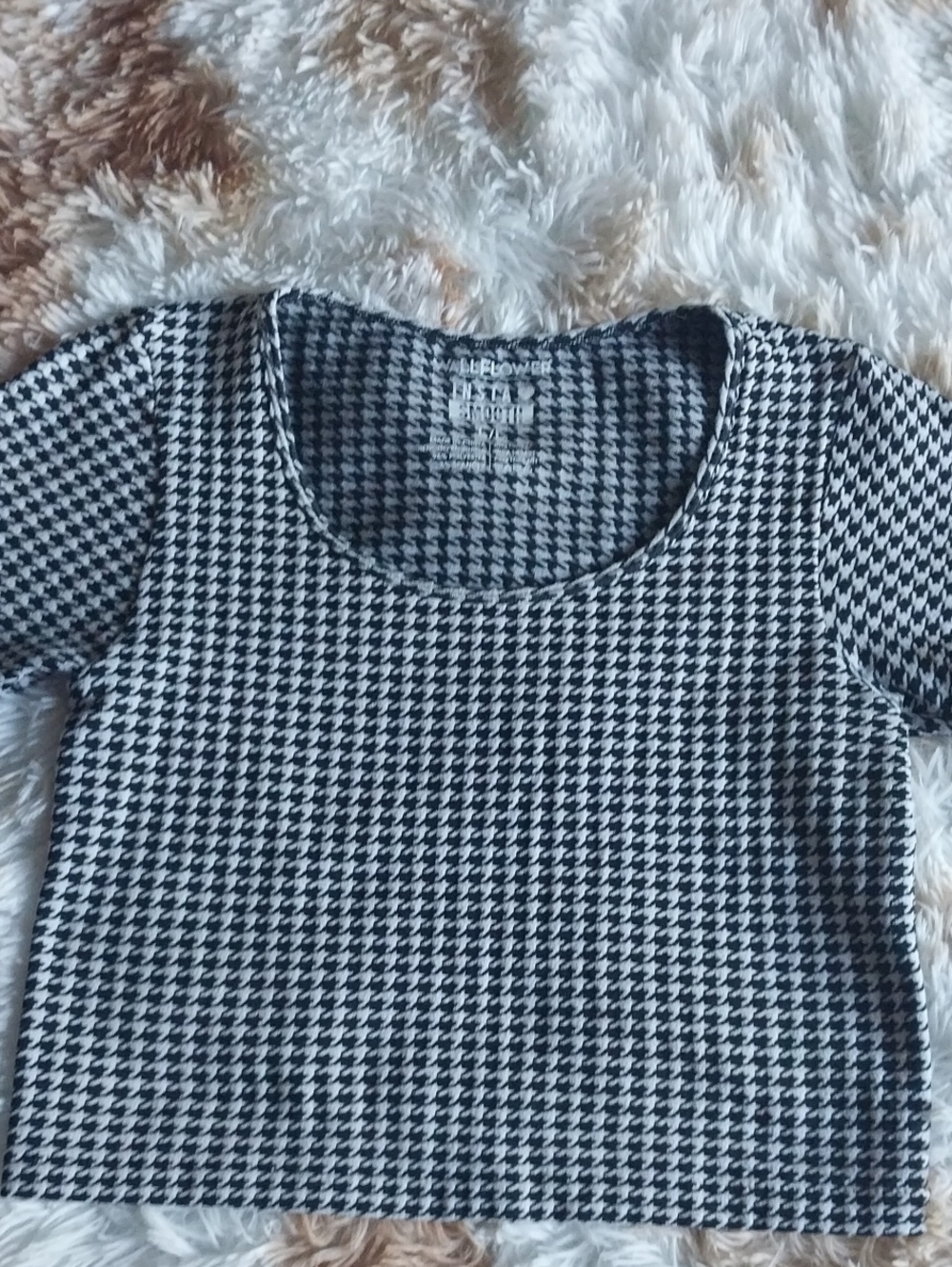 Wallflower Black and White Houndstooth Crop Top